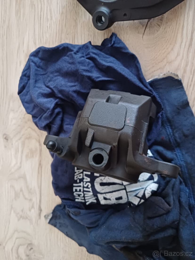 Brzdový třmen levý přední Yamaha FZ6