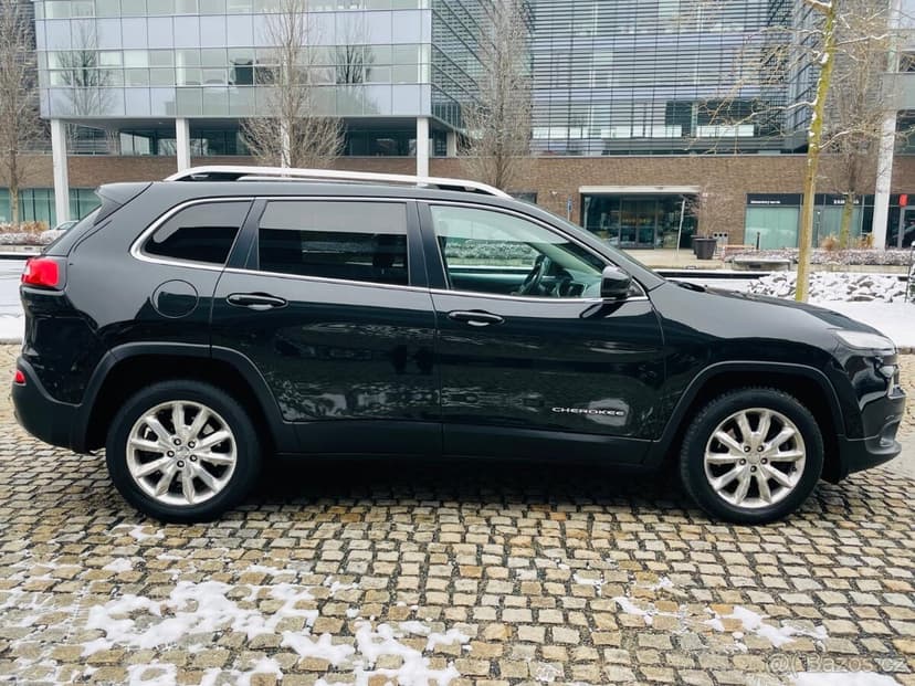 Jeep Cherokee 2.2D 4x4 147KW AUT FULL KAMERA VÝHŘEV SERVISKA