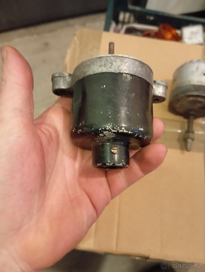 Motorky stěračů Avog