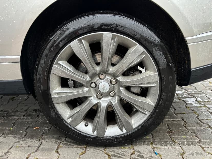 Range Rover Kola 21 letní