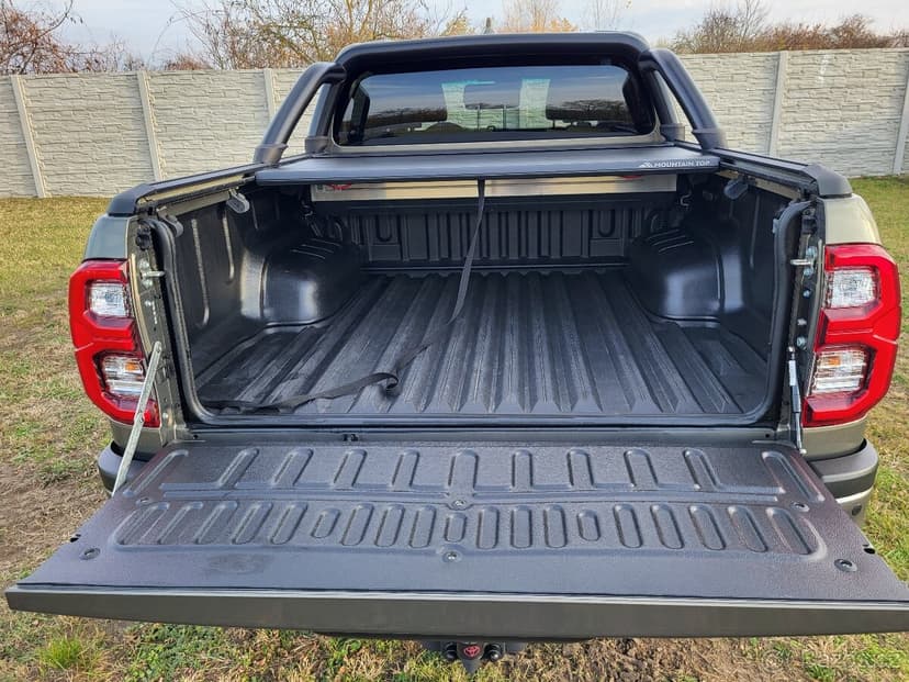 Toyota Hilux 2.8 D-4D Invincible 4x4 A/T, odpočet DPH