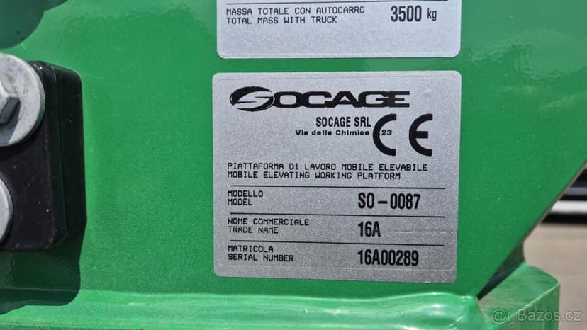 TOYOTA LAND CRUISER 79 s pracovní plošinou SOCAGE 16A