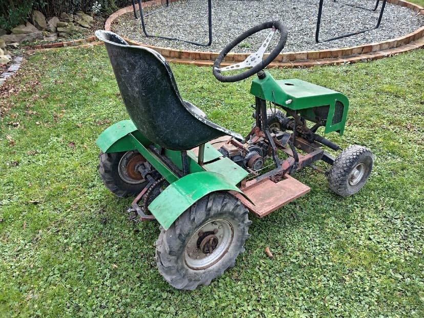 Dětský benzínový traktůrek