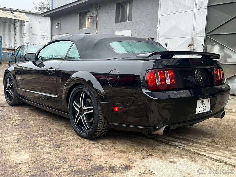 Mustang GT V8-manual Turbo nehavarováno LPG