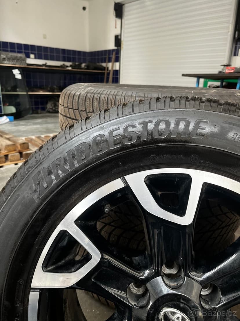 TOYOTA Hilux Disky R18