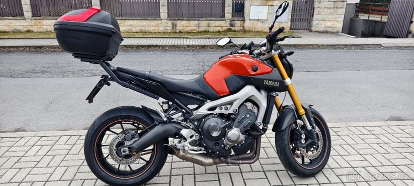 Yamaha MT-09, r. 2014 – Akrapovič, kufr, nové pneu