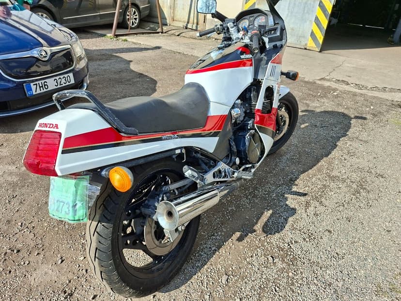 PRODÁM HONDA CBX 750 F-ll r.1989 59kw Veterán