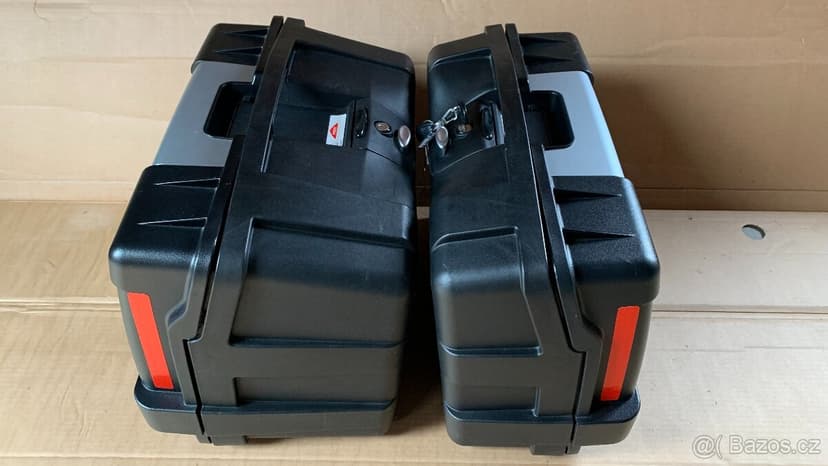 Triumph Tiger 800 / sada bočních kufrů, nosiče Givi/Kappa