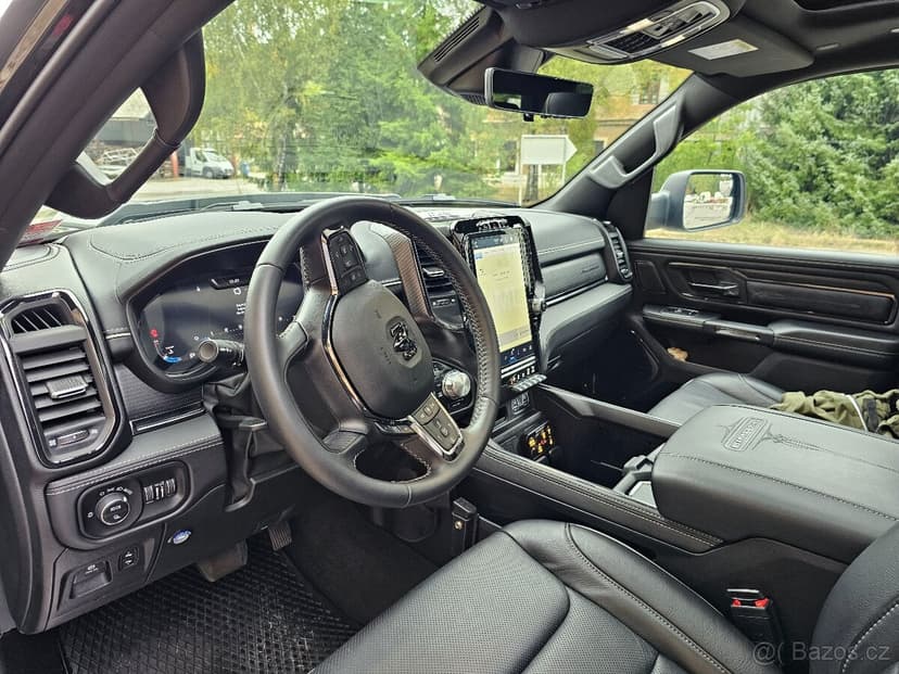 Dodge RAM 1500 LIMITED BLACK V8 HEMI 2024