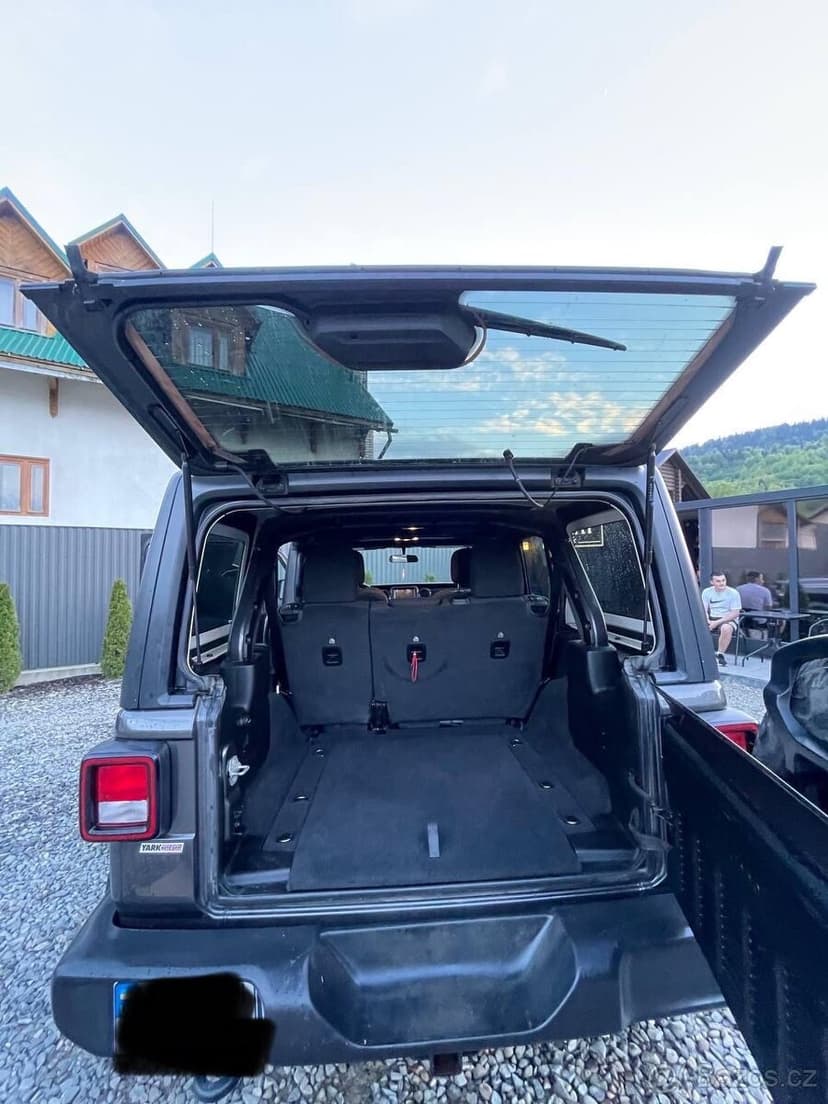 Jeep Wrangler sahara sport 2.0