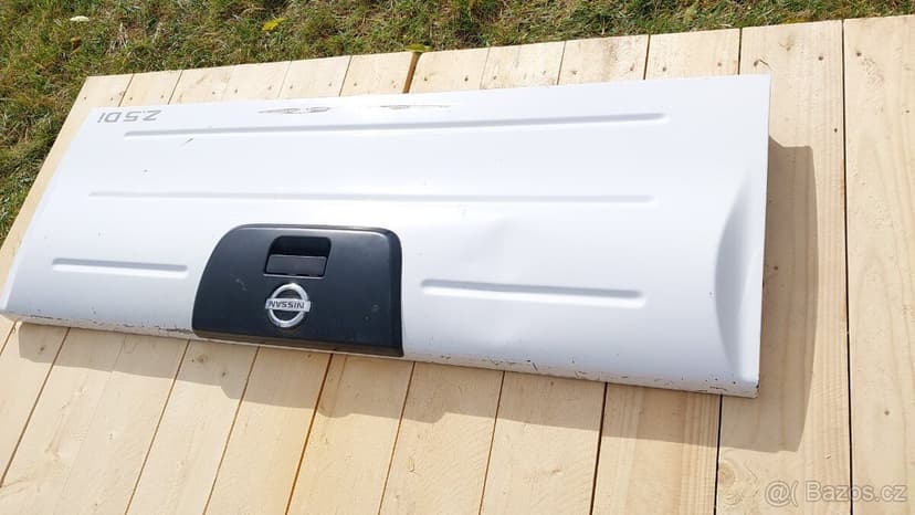 NISSAN NAVARA D22 Di –  DVEŘE KORBY BÍLÉ