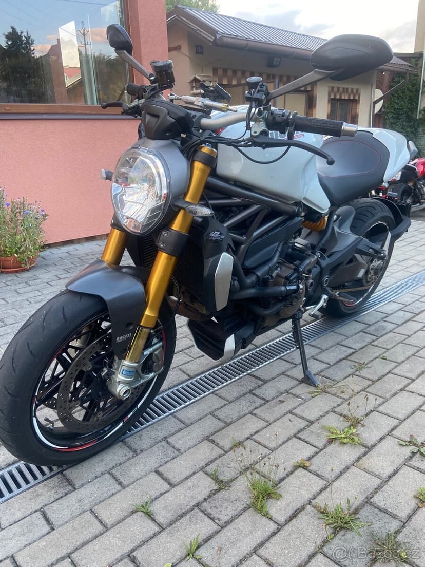 Ducati Monster 1200S