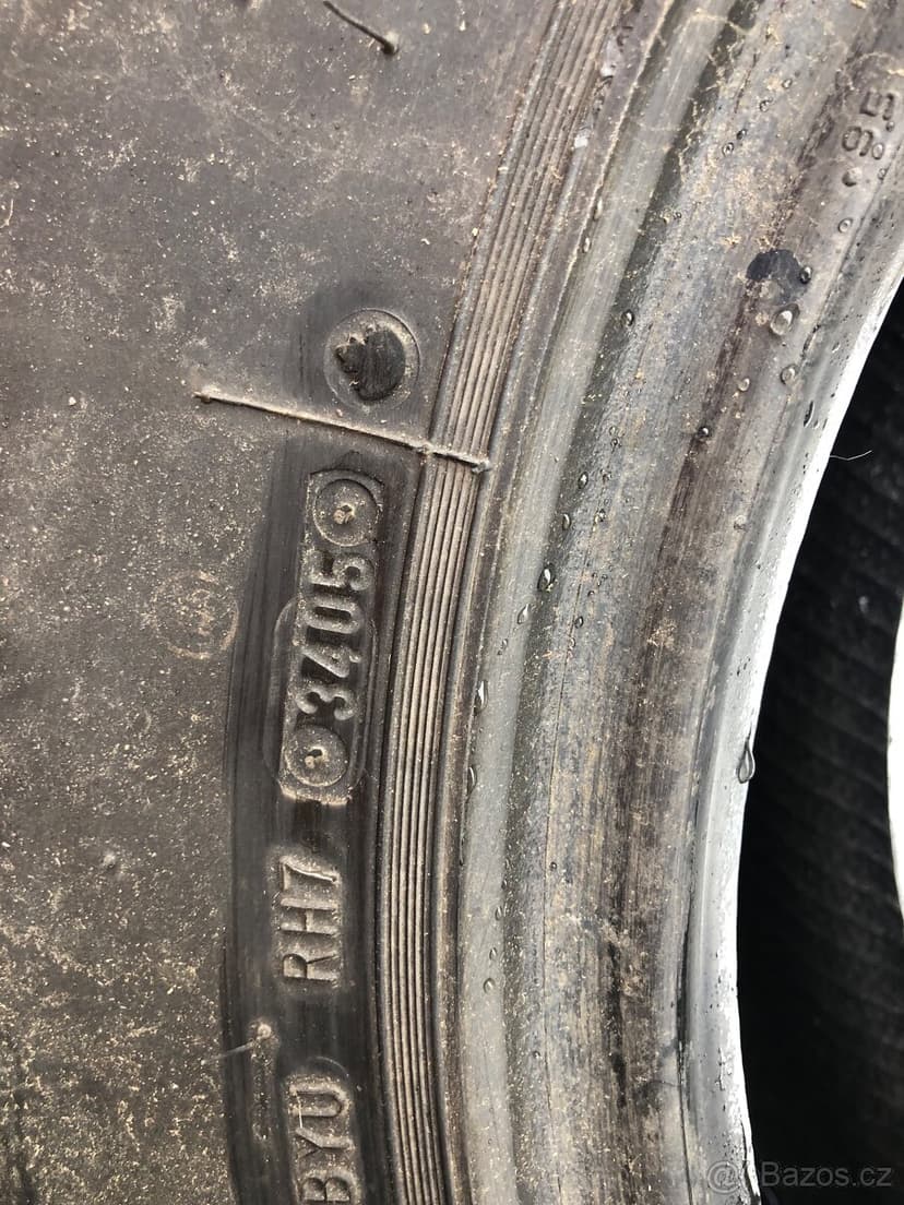 Universalni pneu 285/75r16