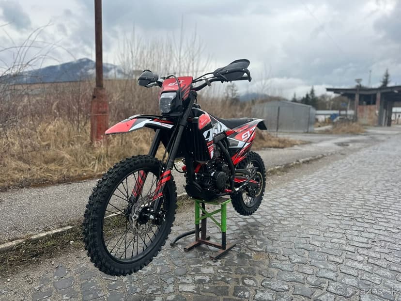 Enduro ASIX XT 97 300 vodou chladený + Štartér