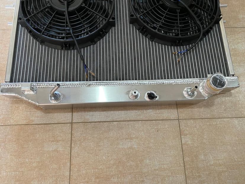 Nový ALU sportovní chladič TOYOTA Land Cruiser 100 4.2