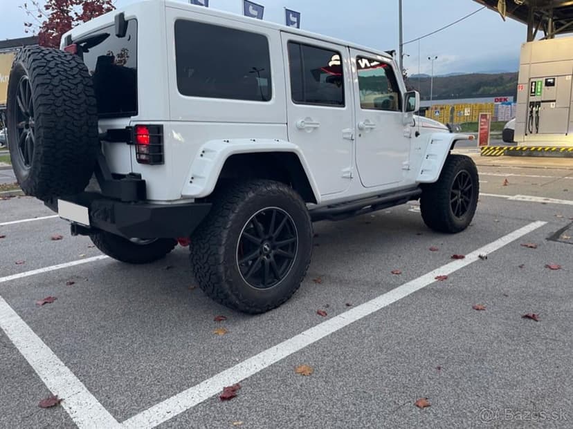 predam zadny naraznik jeep wrangler