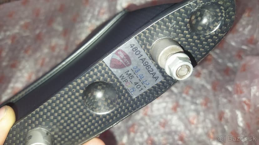 Ducati panigale v4 karbonové křídlo