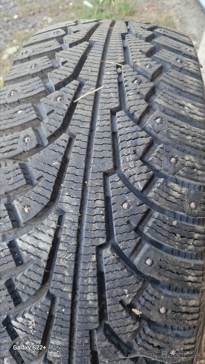 Predam pneu znacky NOKIAN 265 /70 r16  112 T