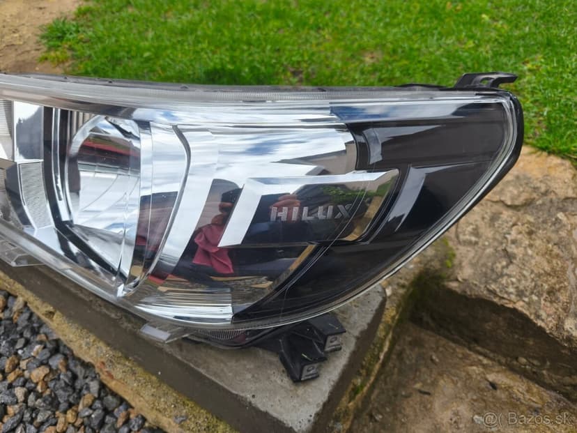 Originál svetlá Hilux na Toyotu