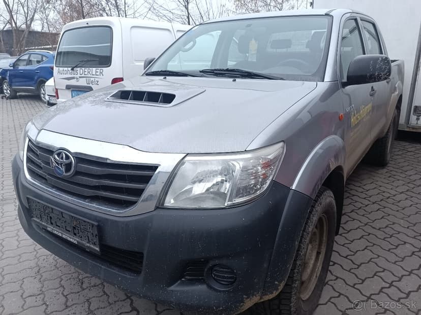 TOYOTA HILUX - NA PREDAJ / AJ NA SPLATKY
