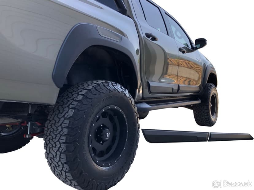 Ochranné oplastovanie dverí Toyota Hilux 2016 -