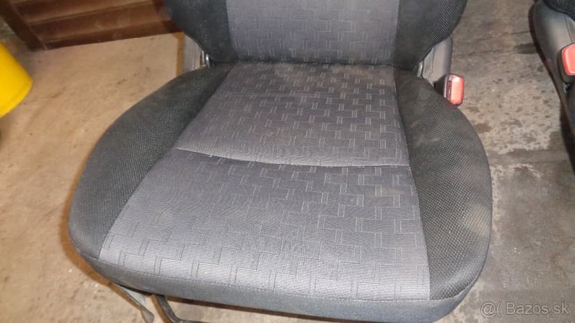 Suzuki Jimny sedačky predné  + zadné