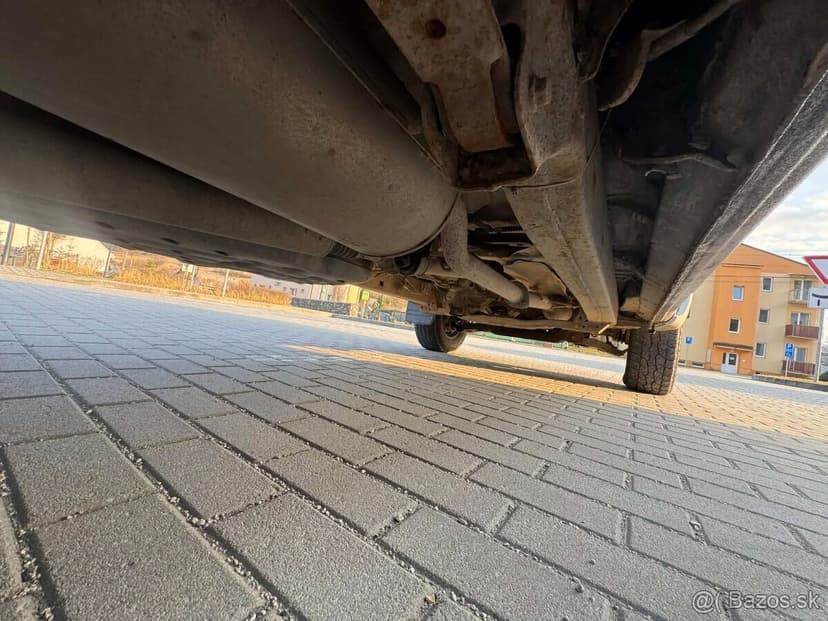 Predám Toyota Hilux 2.5, D-4D