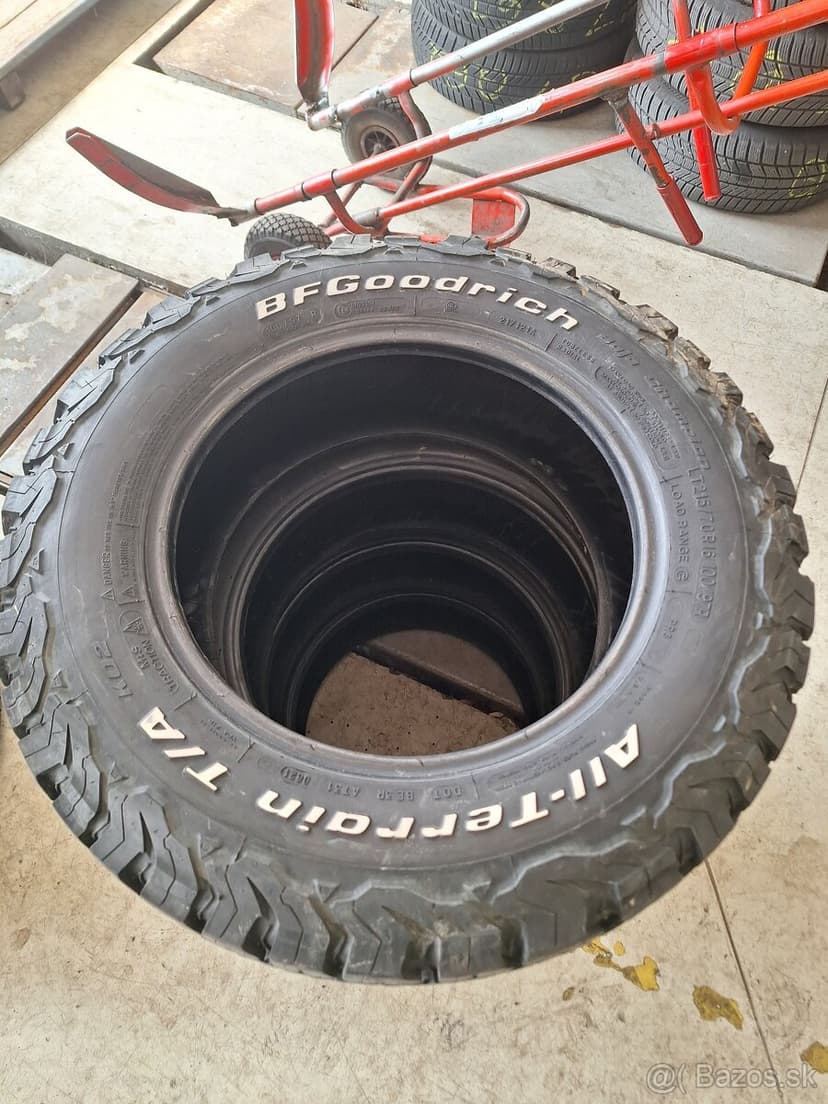 215 70 R 16  97/100R  BFGoodrich All-Terrain  A/T