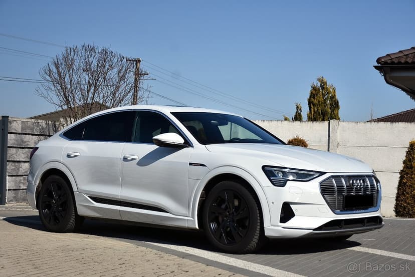 Audi E-tron 50 quattro 230 kW / DRIVE SELECT / KAMERA / PANO