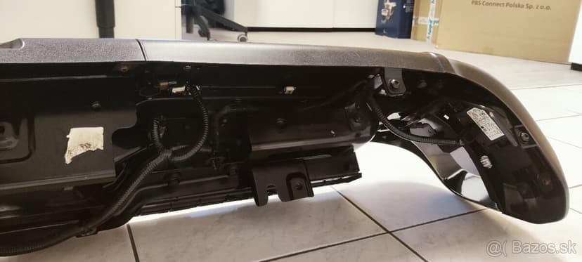 VW Amarok zadný nárazník