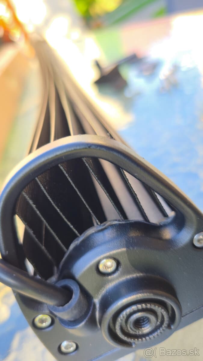 LED svetelná rampa s držiakmi a montážnou sadou 900W