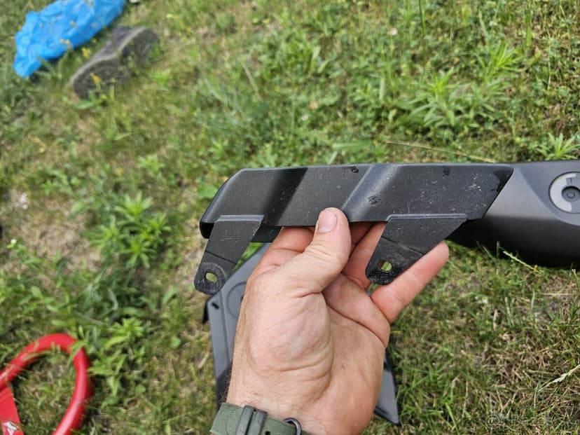 Yamaha MT1O,  bočné vzduchové plasty