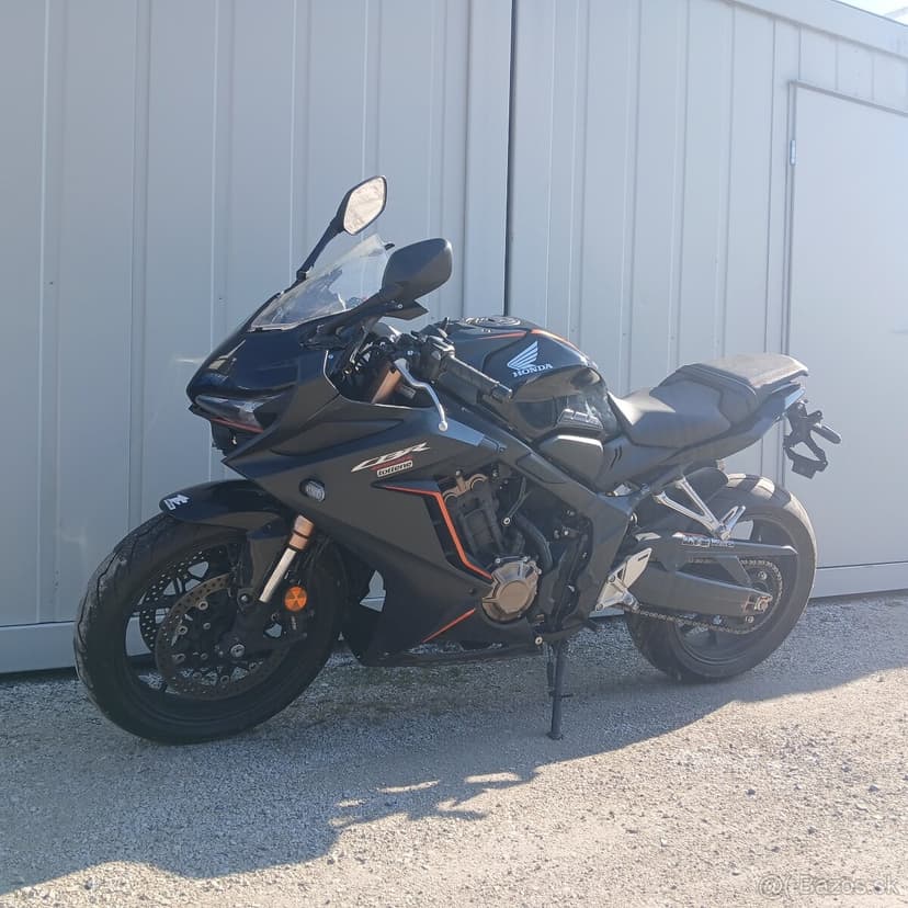 predám ľahko buchnutú Honda CBR 650R