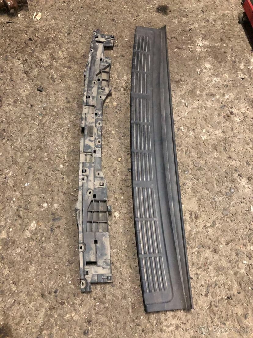 predam plast zad. naraznika pre toyota l.c.200