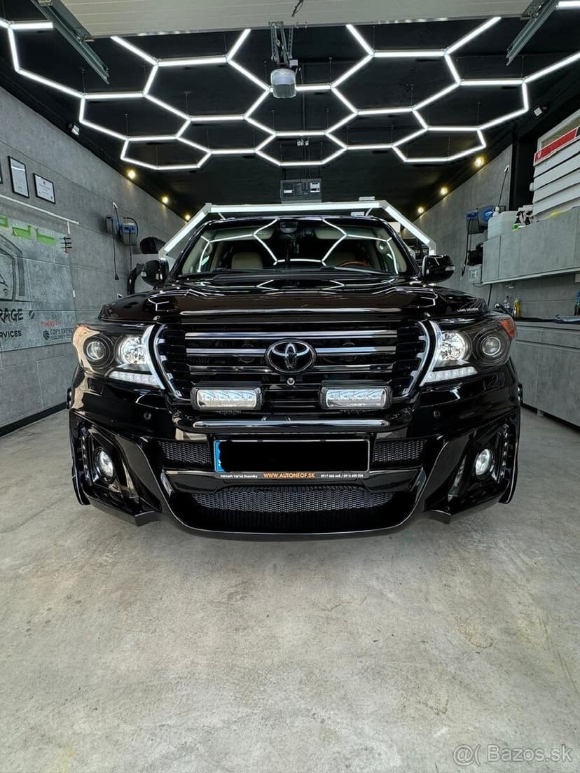 Toyota LANDCRUISER 200 V8 4.5 l D-4D LUX WALD TUNING