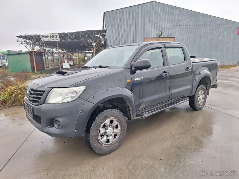 TOYOTA HILUX 2,5 DIESEL 4X4 UZÁVIERKU MA