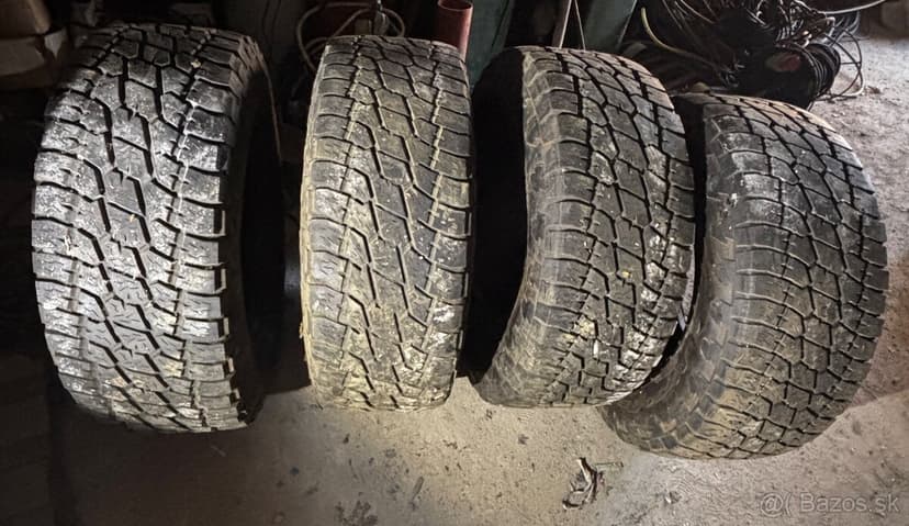 Pneumatiky LT 325/65 R18 121/118 S 8 PR