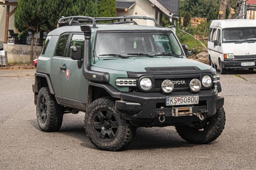 Toyota FJ Cruiser Land