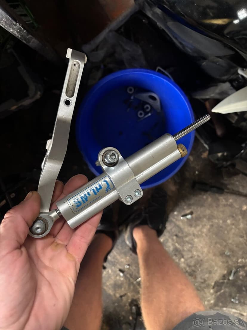 Tlumic rizeni Ohlins vcetne montazni sady na Yamaha R1 02-03