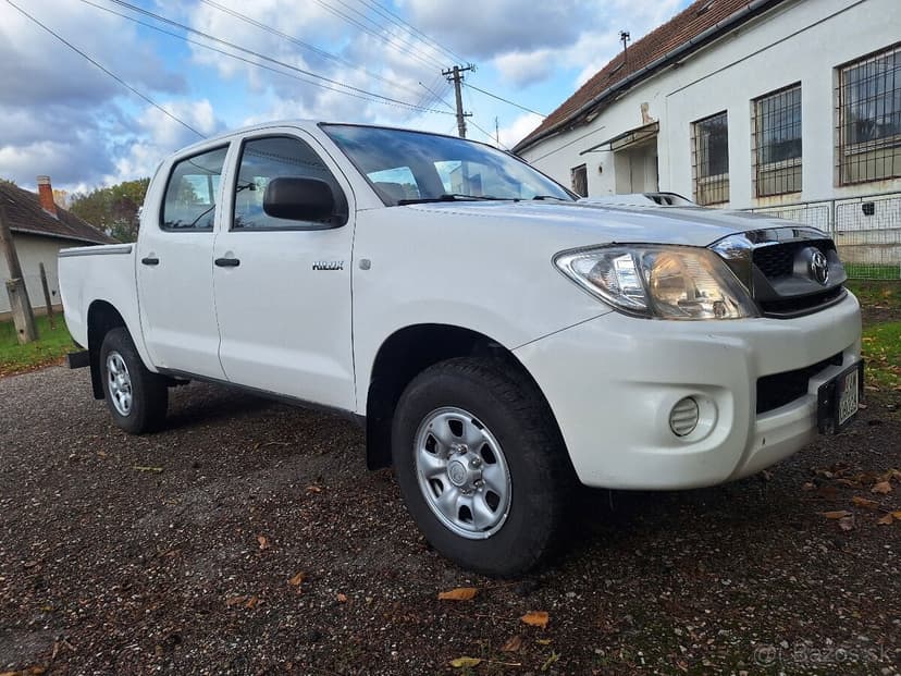 TOYOTA HILUX 2,5 DIESEL 4X4 UZÁVIERKU MA