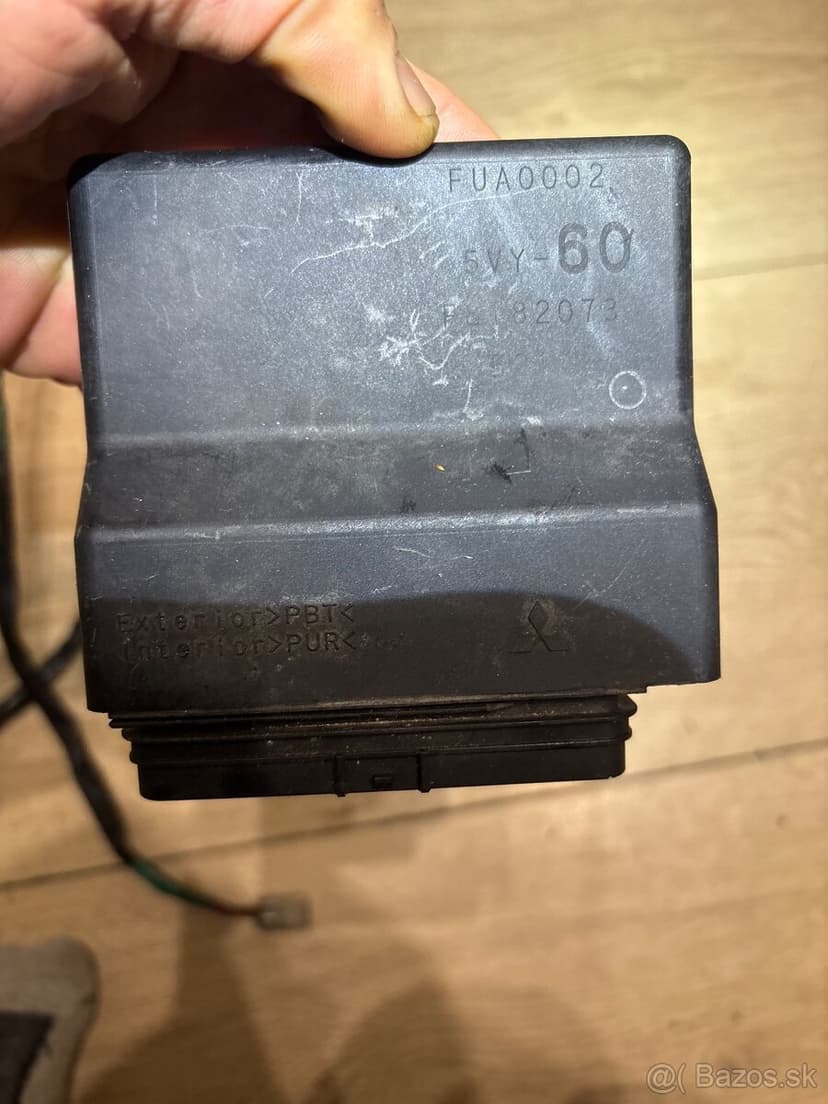 Spinaci akrinka s ridici jednotka na Yamaha R1 04-06 Rn12