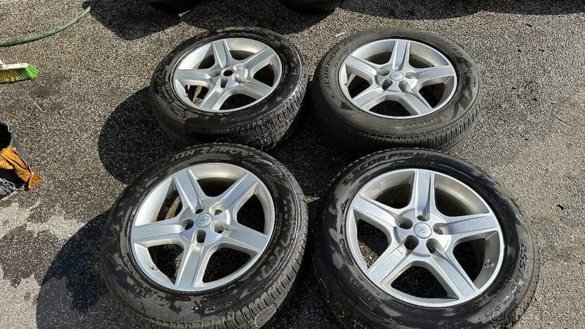 44. Land Rover Defender 255/60/ r20