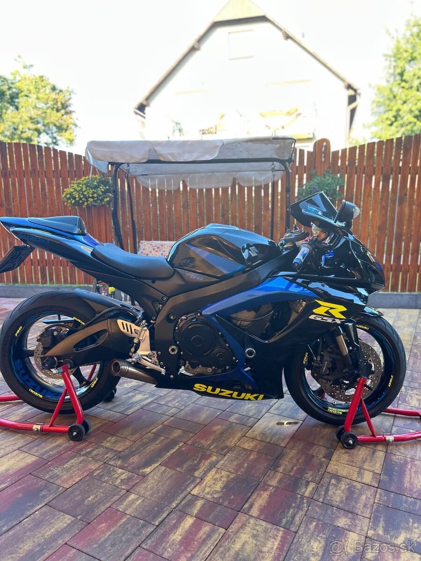 Suzuki gsxr 750 k7