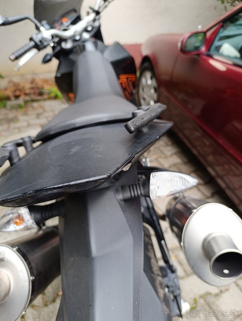 Iba 13.500km KTM 2010 690R supermoto akrapovic