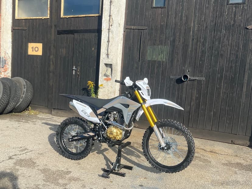 Enduro asix xb83 250cm3