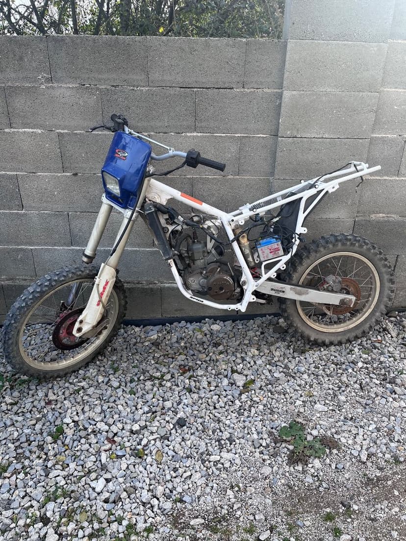 Predám motorku aprillia rx 125 na nahradne diely