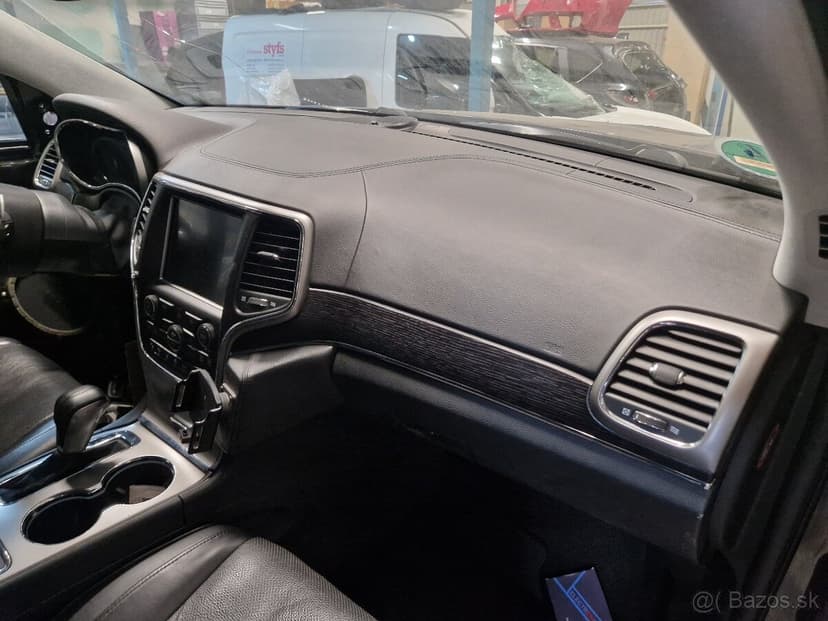 Kožená palubná doska s airbagmi Jeep Grand Cherokee WK2