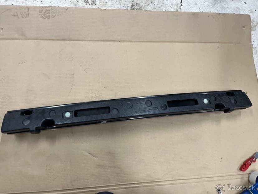 Vyztuhy naraznika Jeep Grand Cherokee, Chrysler Voyager