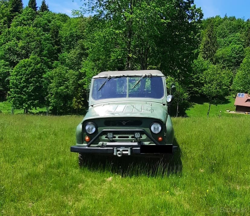 UAZ 469 2.4L Benzín