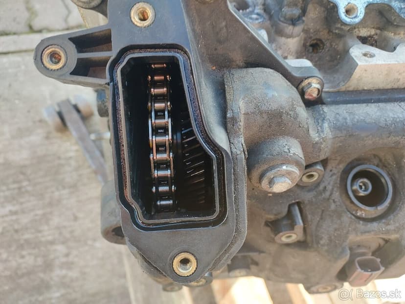 Motor Toyota Land Cruiser 200 zadretý